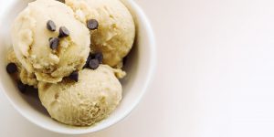 zmrzlina bez mlieka poteší alergikov na mlieko ale aj vegánov - môže mať podoby nanuku alebo klasických zmrzlinových kopčekov